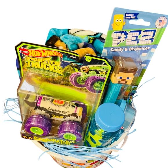 Minecraft gift bundle with a 40 50 preschool soft adorable throw hot wheels - Picture 1 of 5